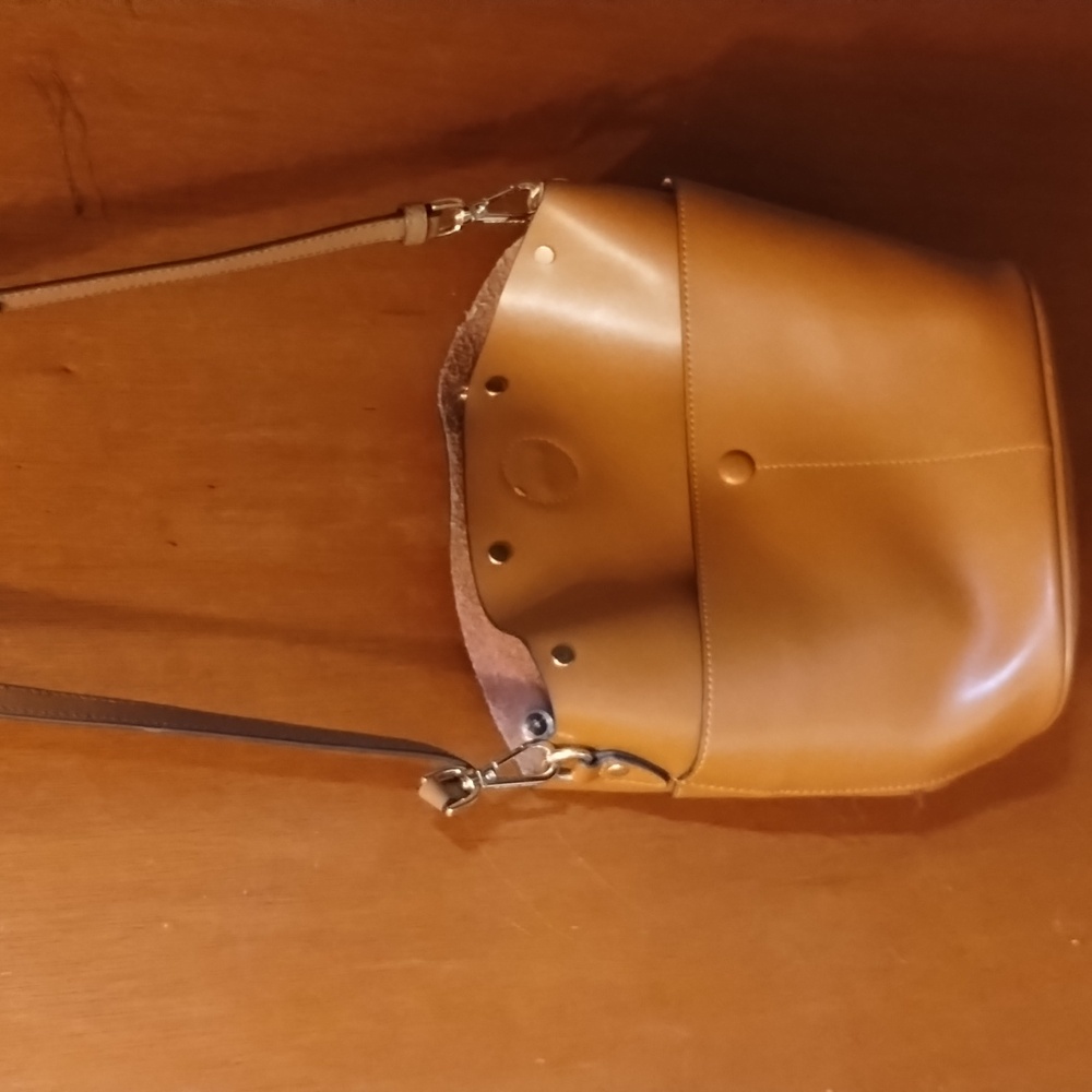S zone bucket leather bag with removable pouch